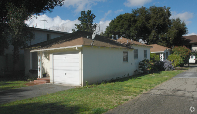 Building Photo - 840 Calderon Ave