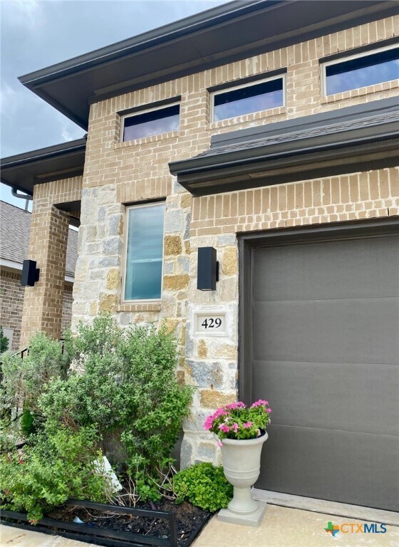 Building Photo - 429 Juana Wy