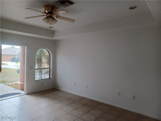 Building Photo - 3020 SE Santa Barbara Pl