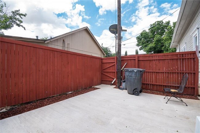 Building Photo - 2801 Throckmorton St