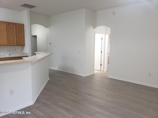 Foto del edificio - 2506 Creekfront Dr