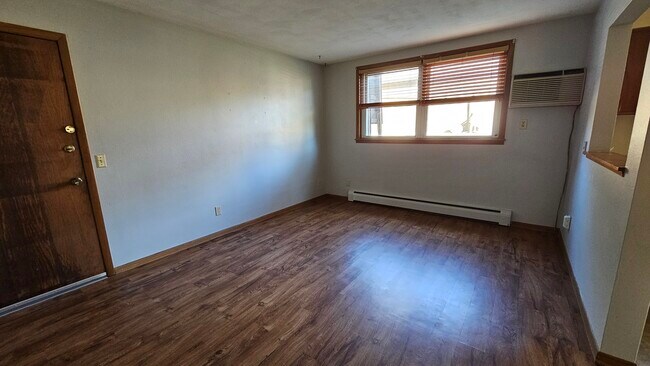 Building Photo - 1515 N Elm Ave