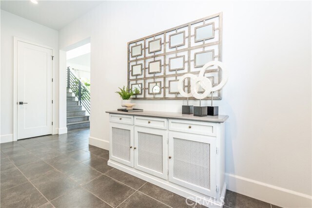 Building Photo - 172 Bellini