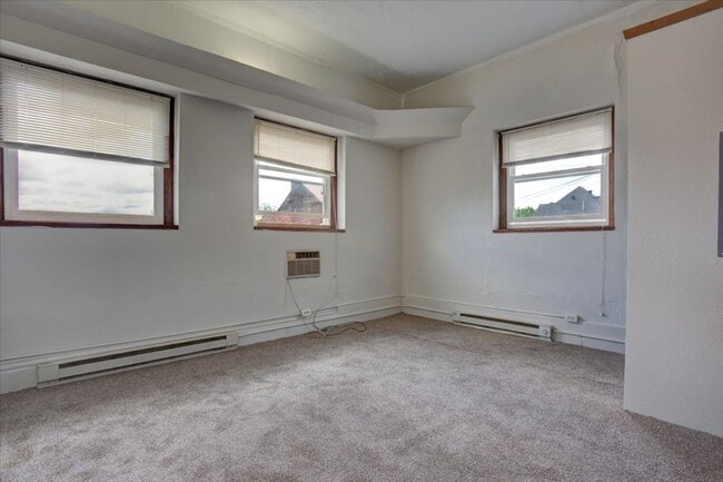Building Photo - Cozy Studio Apartment - Menomonie, WI