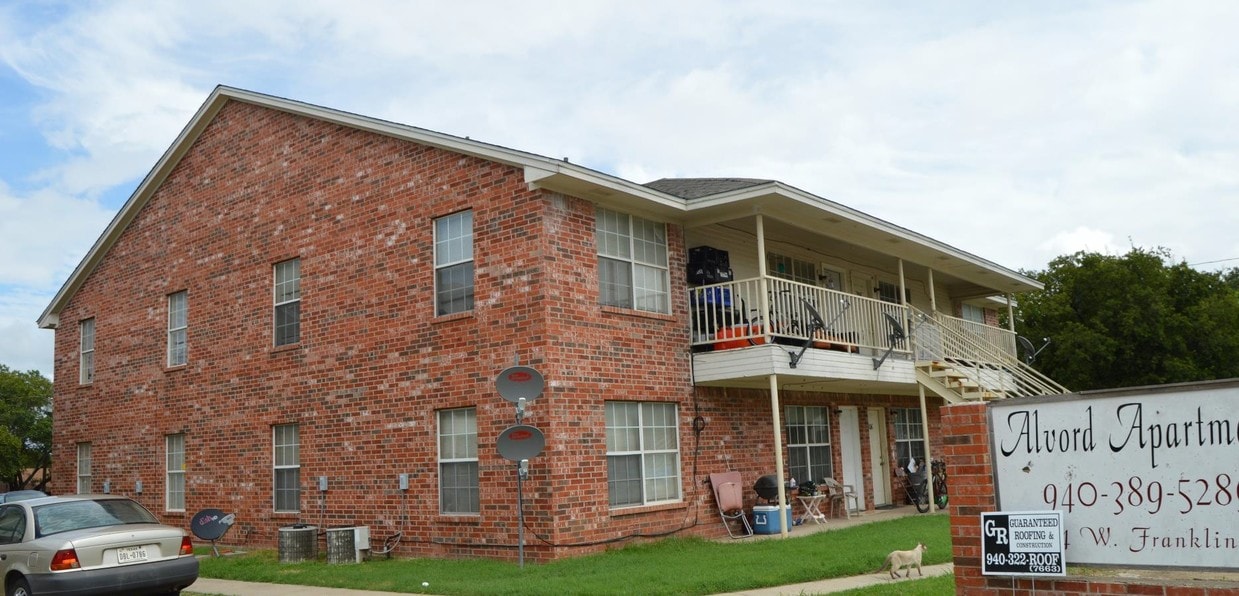Alvord Apartments Rentals in Alvord at 504 W Franklin St Alvord, TX