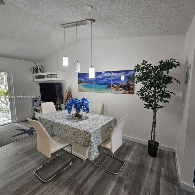 Foto del edificio - 19623 NW 30th Pl