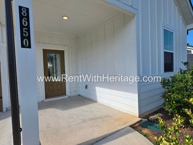 Building Photo - 8650 Paradise Dr