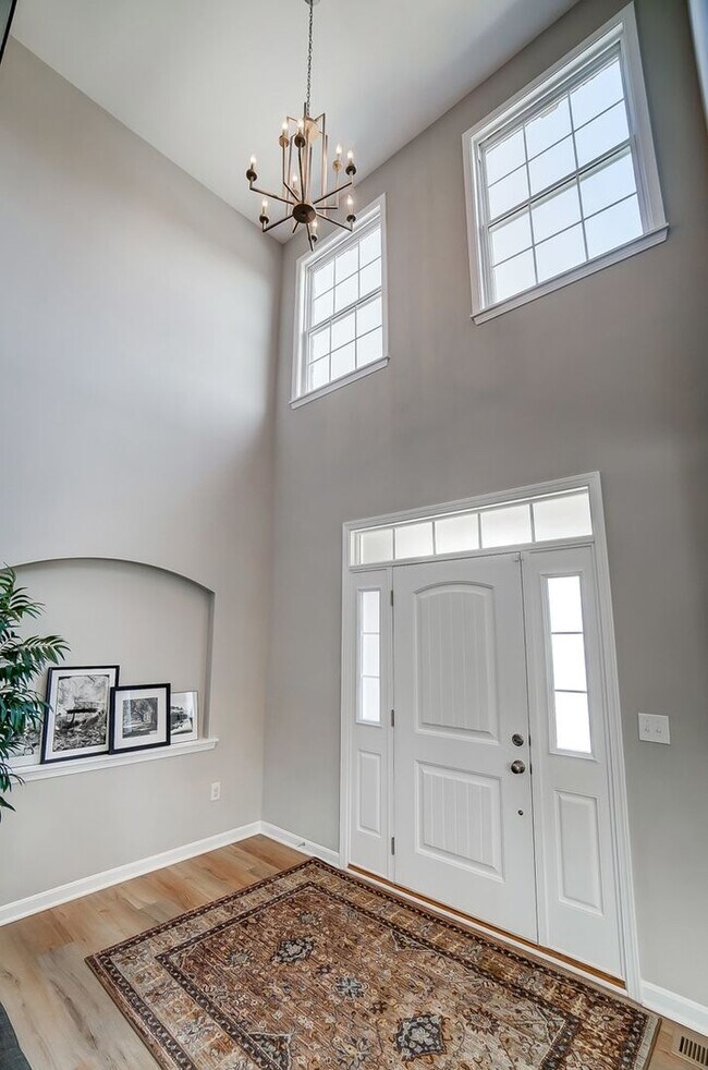 Building Photo - Spacious 4 bedroom house in cul de sac