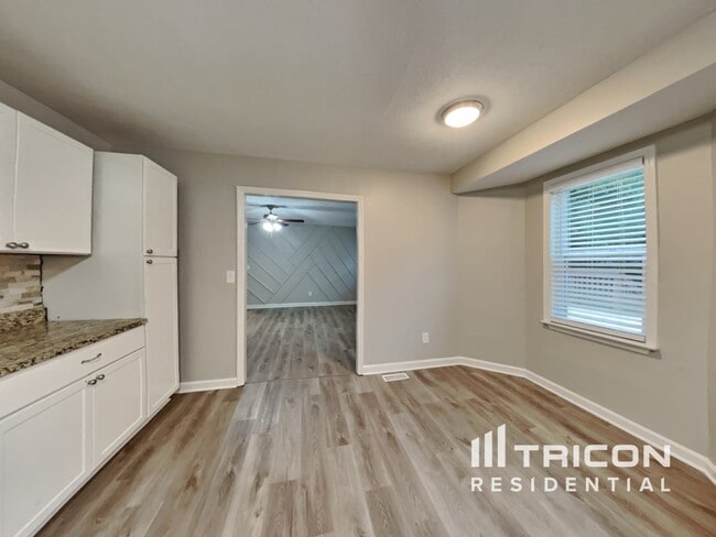 Building Photo - 5099 Marvin Dr