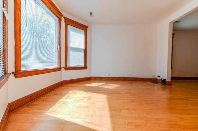 Foto del edificio - 3450 N Lowell Ave
