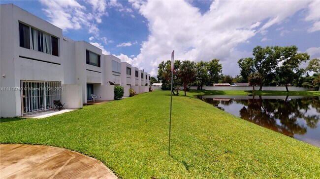 Building Photo - 5110 Elmhurst Rd