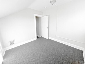 Building Photo - 533 24th St