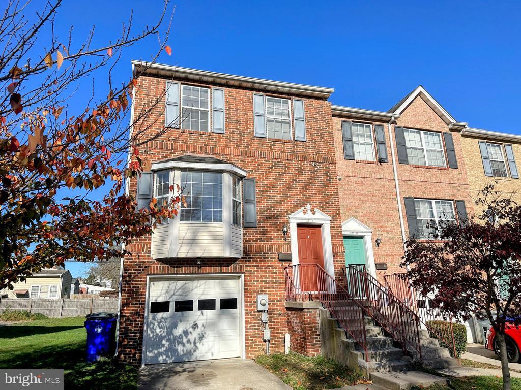 Foto principal - 427 Carrollton Dr