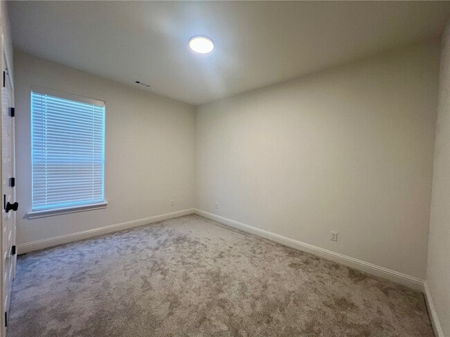Building Photo - 3006 S 14th Pl