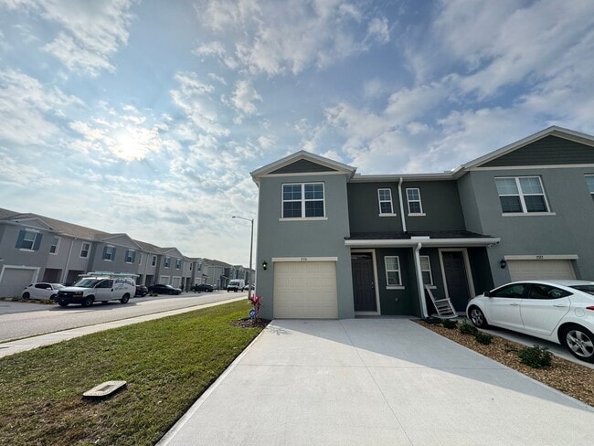Building Photo - Corner-Unit 3BD with Pool & Internet Included!