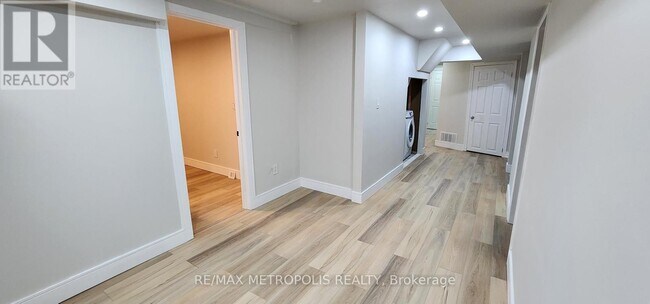 Building Photo - 104 Coppard Ave