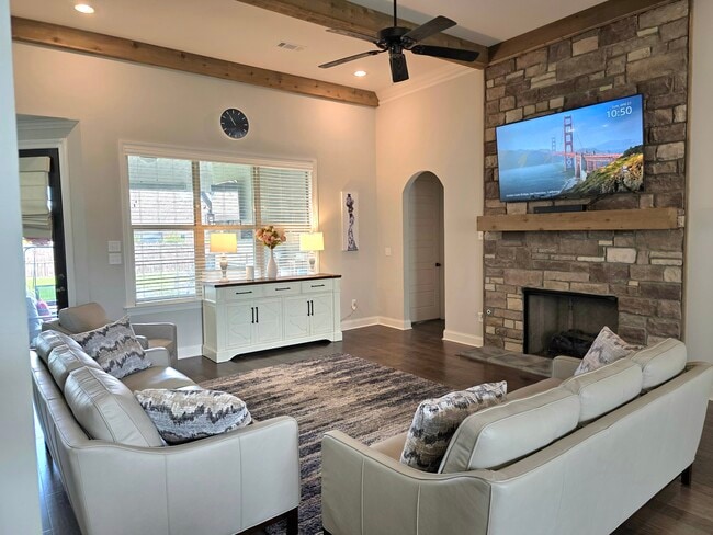 Foto del edificio - 4741 Carousel Ln