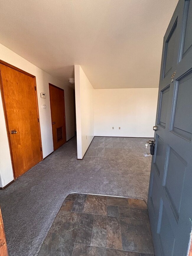 Building Photo - Water & Sewer Paid- 3 Bedroom 1 Bath Duplex