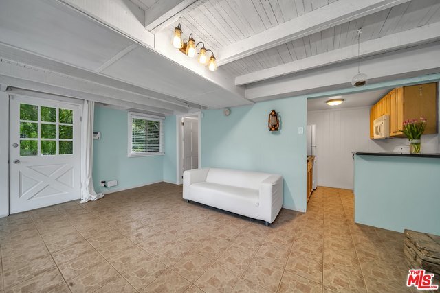 Foto del edificio - 2134 N Beverly Glen Blvd