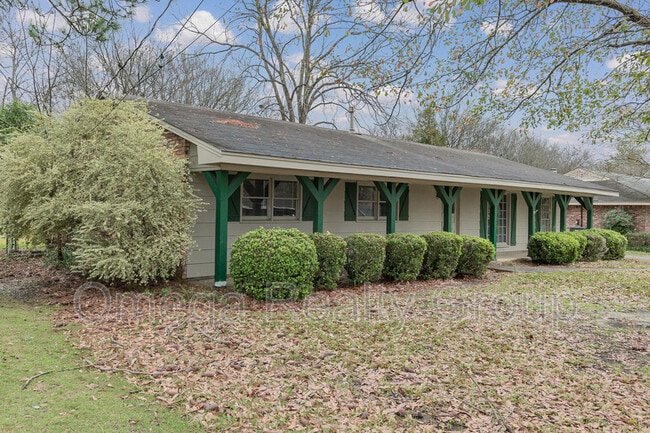 Building Photo - 3179 Fernway Dr