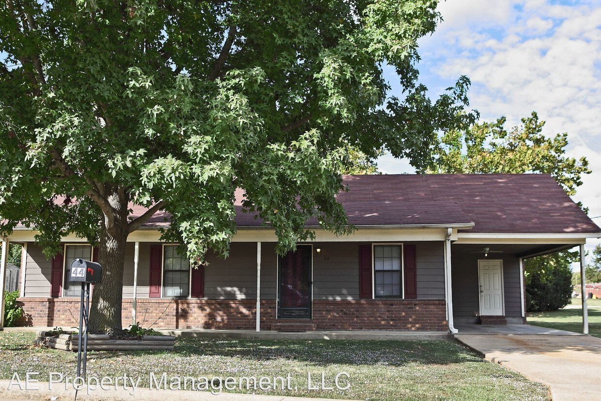Primary Photo - 3 br, 2 bath House - 44 Laurel Lane