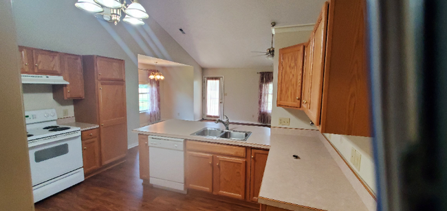 Building Photo - 105 Zinfandel Dr