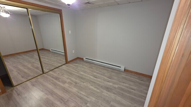 Building Photo - 500 Main St