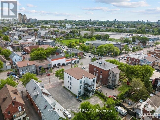 Building Photo - 883-883 Somerset St W