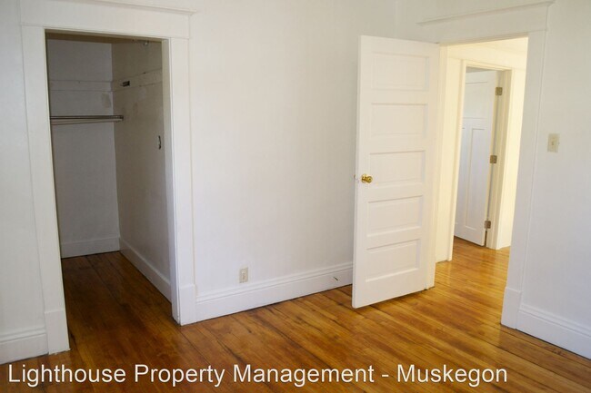 Building Photo - 845 W Dale Ave