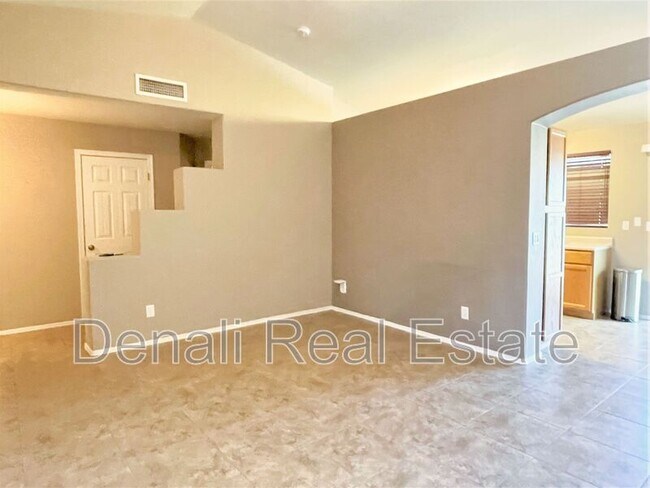 Foto del edificio - 7182 W Hunnington Dr