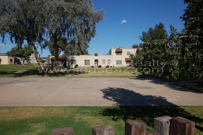 Building Photo - 3131 W Royal Palm Rd