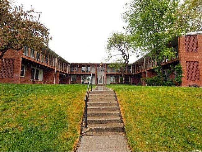 Building Photo - 370 W 800 N