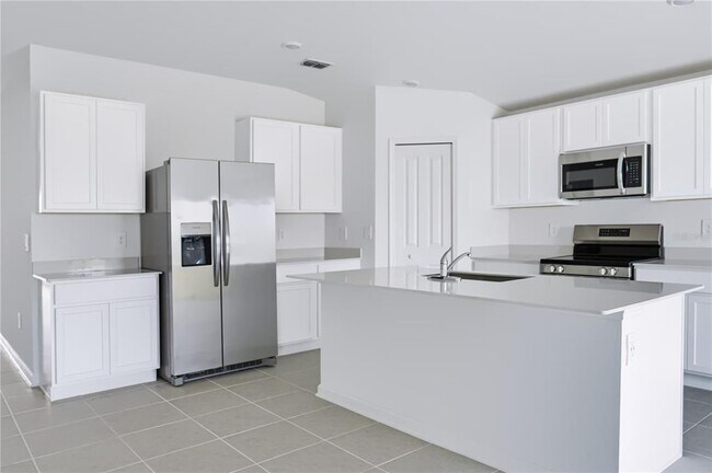 Building Photo - 2406 McKinley Dr