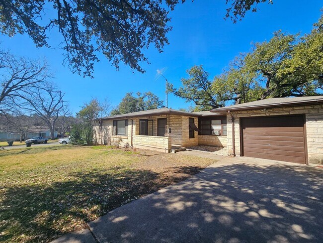 Foto del edificio - PRICE DROP!!! AVAILABLE NOW!