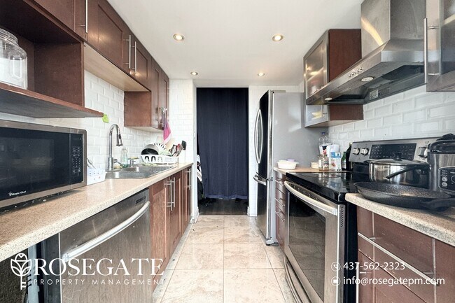 Photo du bâtiment - Bright 2 Bed 1 Bath Condo with Stunning Vi...
