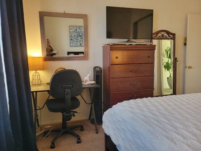 Foto del edificio - 2121 Dufour Ave