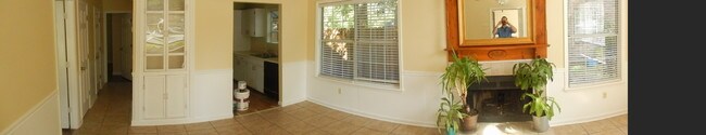 Building Photo - 9620 N Cardinal Dr