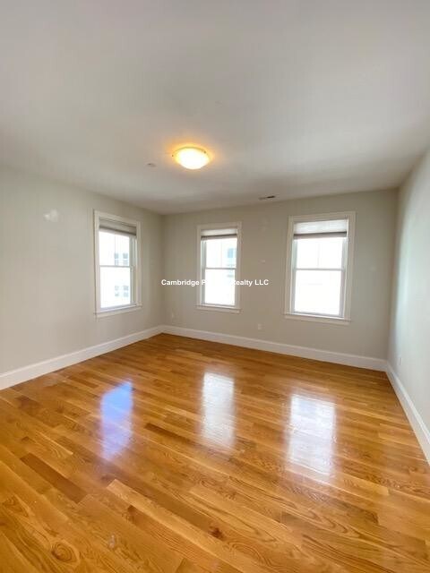 Building Photo - 16 Linden Ave