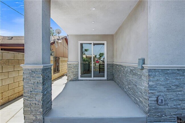 Building Photo - 3920 W 108th St