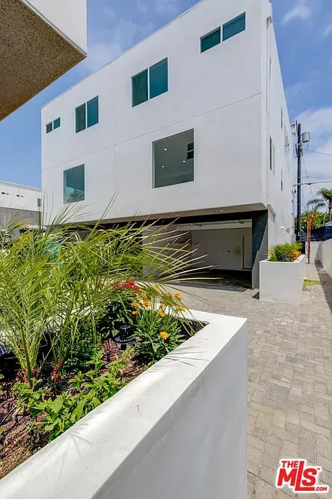 Foto del edificio - 1856 S Curson Ave