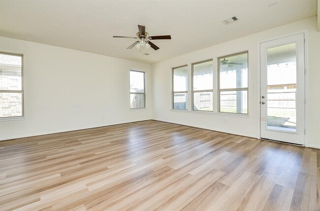 Building Photo - 25410 Champion Ridge Ct