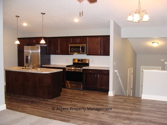 Building Photo - 798 Ridgemoor Dr SE