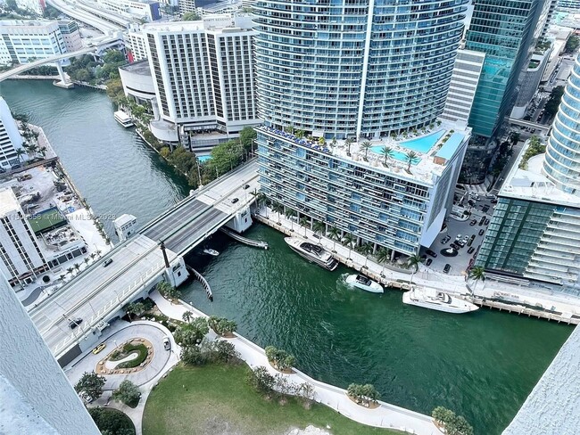 Foto del edificio - 475 Brickell Ave