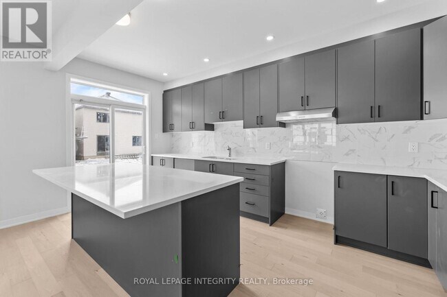 Building Photo - 701 Tincture Pl