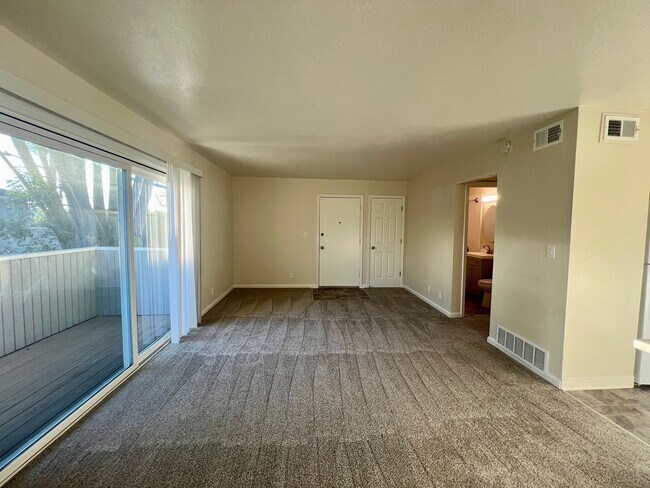 Foto del edificio - Renovated 2-bedroom, 1-bath Unit