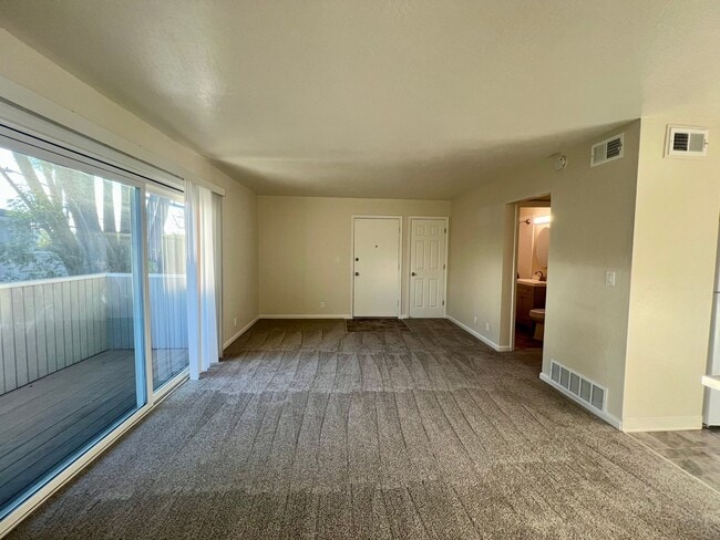 Building Photo - Renovated 2-bedroom, 1-bath Unit