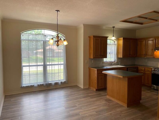 Foto del edificio - Highly sought after 3 bedroom in Tanglewoo...