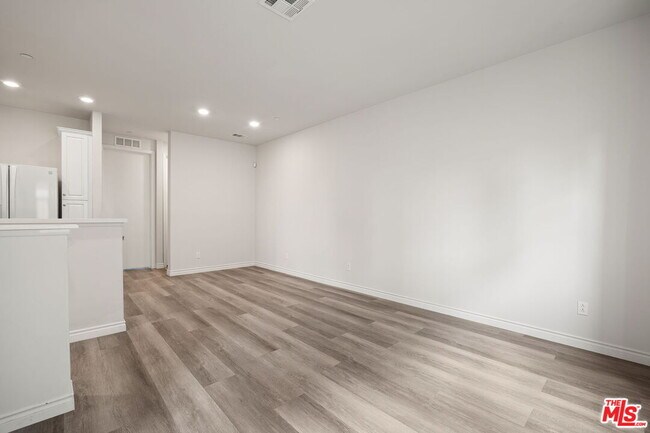 Building Photo - 14122 Willow Ln
