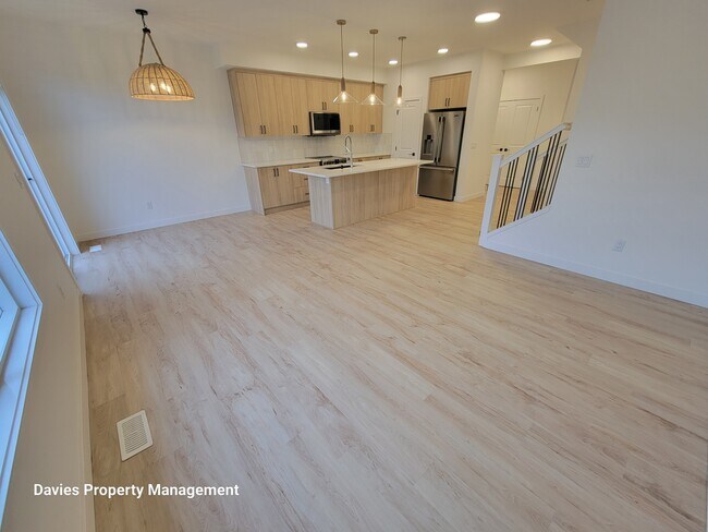 Photo du bâtiment - 16230-16219 19 Ave SW