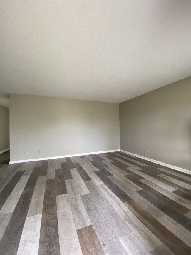 Building Photo - "Charming 3-Bedroom Home at 284 Northwood,...
